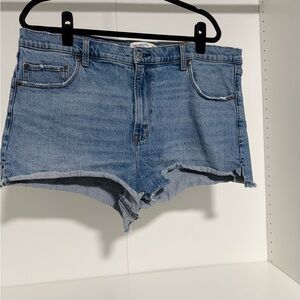 Abercrombie & Fitch The Mom Short High Rise